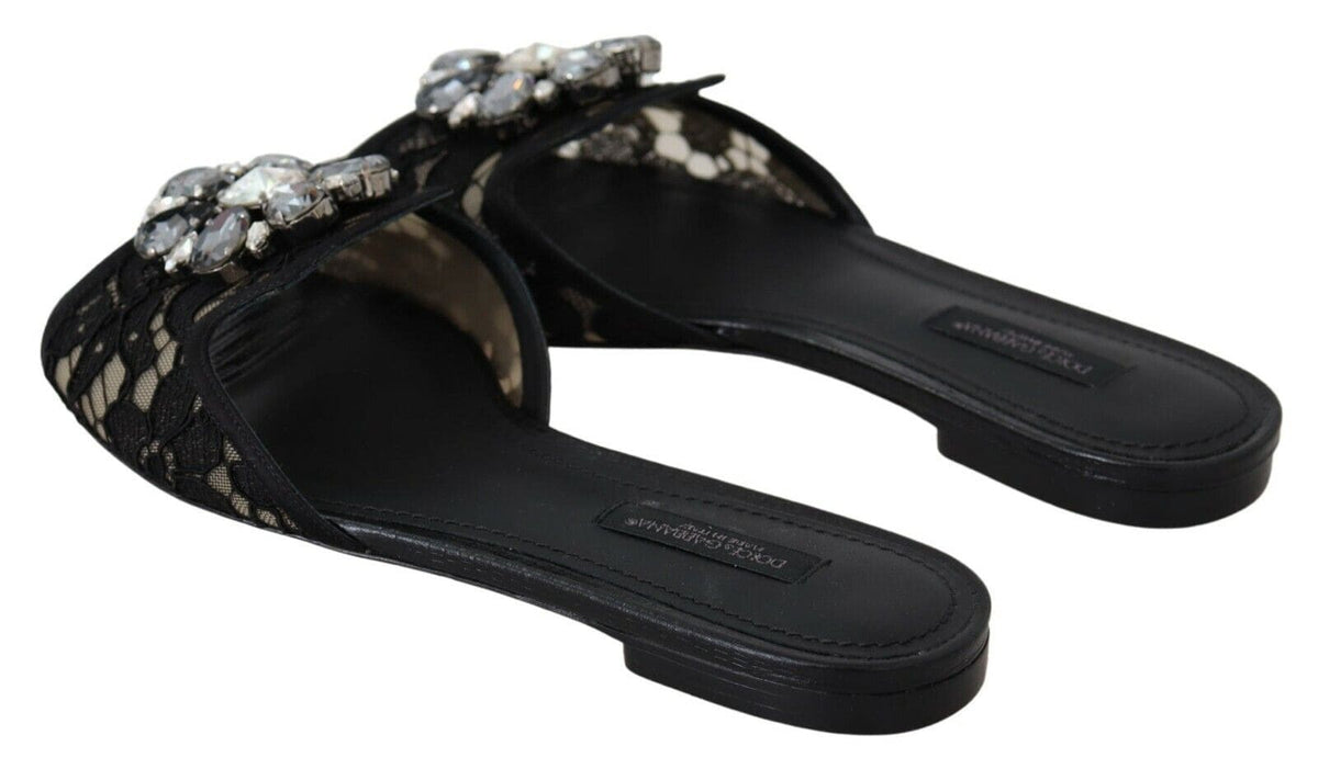 Elegantes mules de encaje negro con detalle de flor joya de Dolce &amp; Gabbana