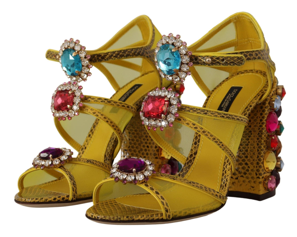 Impresionantes sandalias de cuero amarillo adornadas con cristales de Dolce &amp; Gabbana