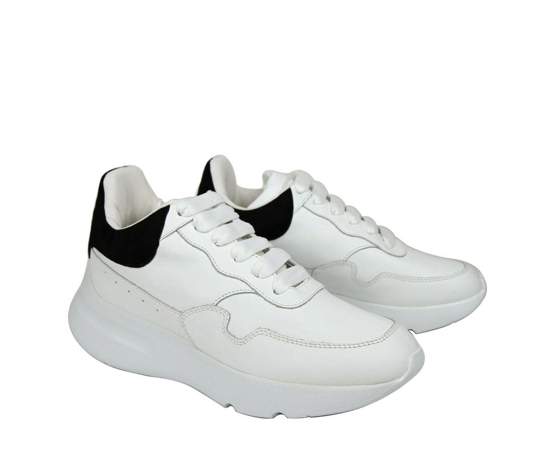 Zapatillas de ante y piel blancas para mujer de Alexander McQueen