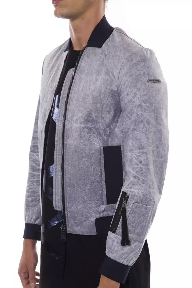 Chaqueta bomber gris elegante con detalle de emblema de Nicolo Tonetto