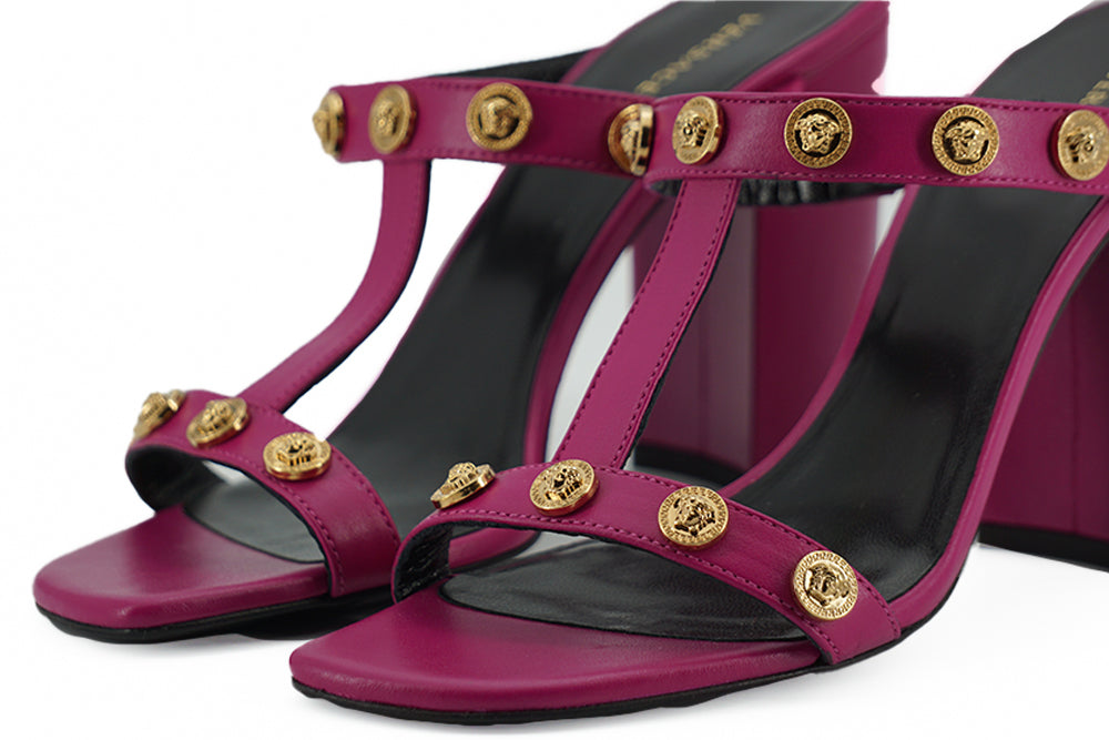 Sandalias altas elegantes de piel de becerro morada de Versace