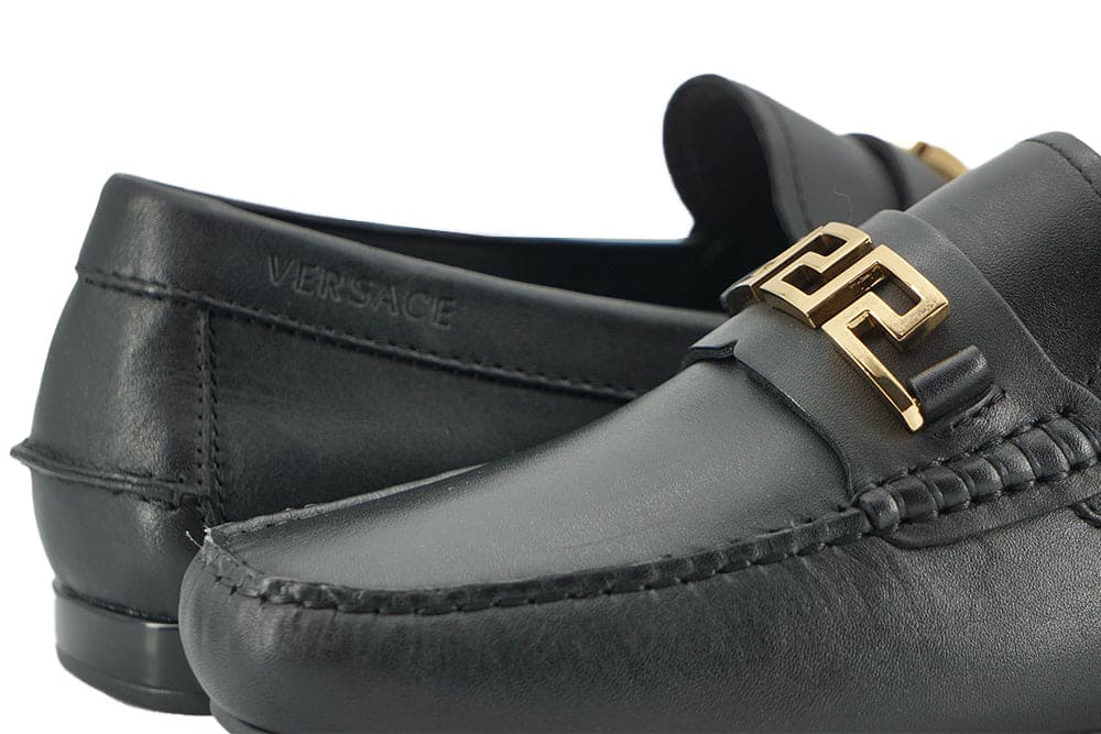 Mocassins Versace pour hommes en cuir de veau noir élégant