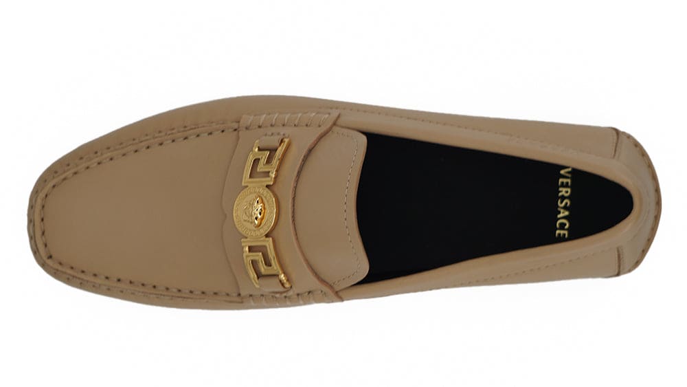 Mocasines de piel en tono dorado con diseño de Medusa de Versace