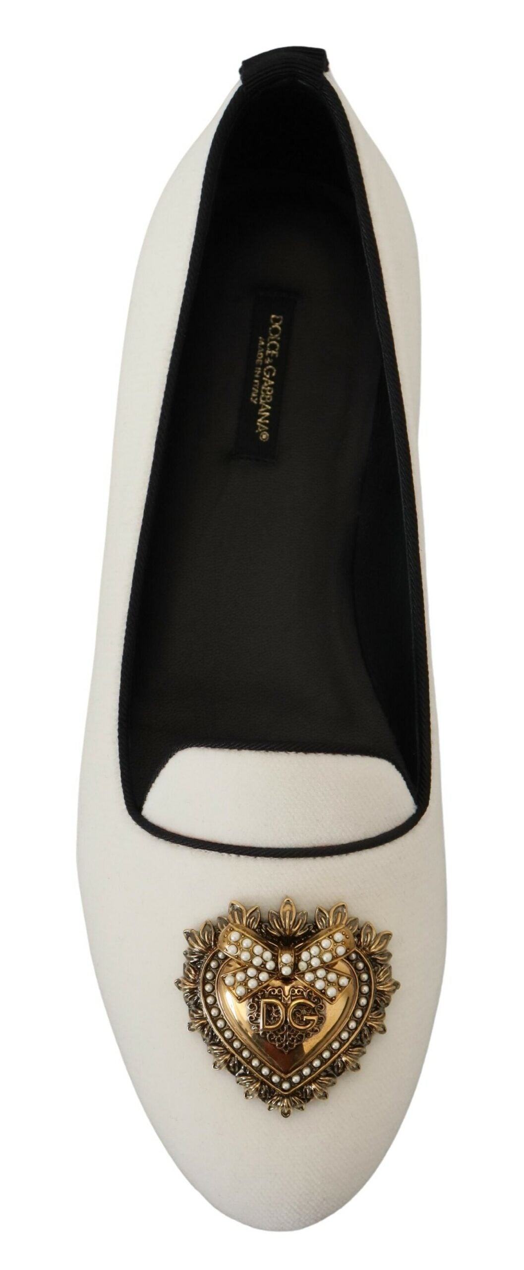 Mocassins élégants en velours blanc Dolce &amp; Gabbana avec détail cœur doré