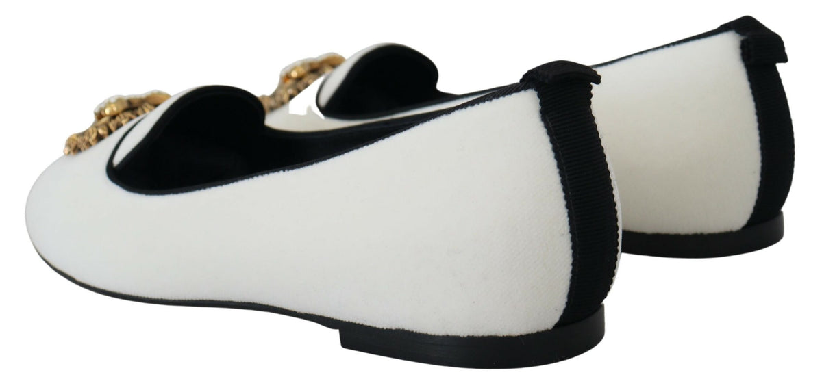 Mocassins élégants en velours blanc Dolce &amp; Gabbana avec détail cœur doré