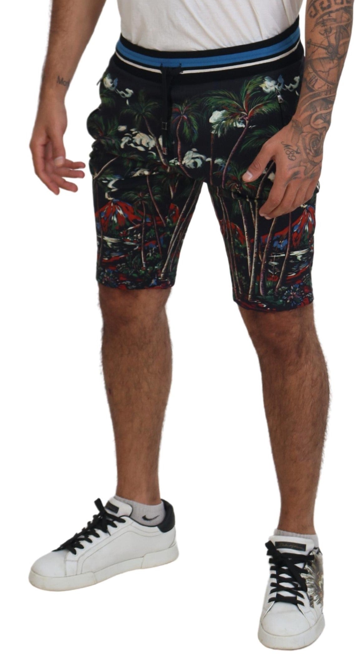 Shorts casuales hasta la rodilla con estampado de volcán de Dolce &amp; Gabbana