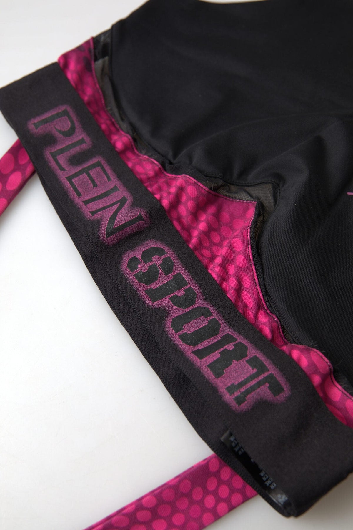 Soutien-gorge de sport noir élégant Plein Sport avec accent fuchsia