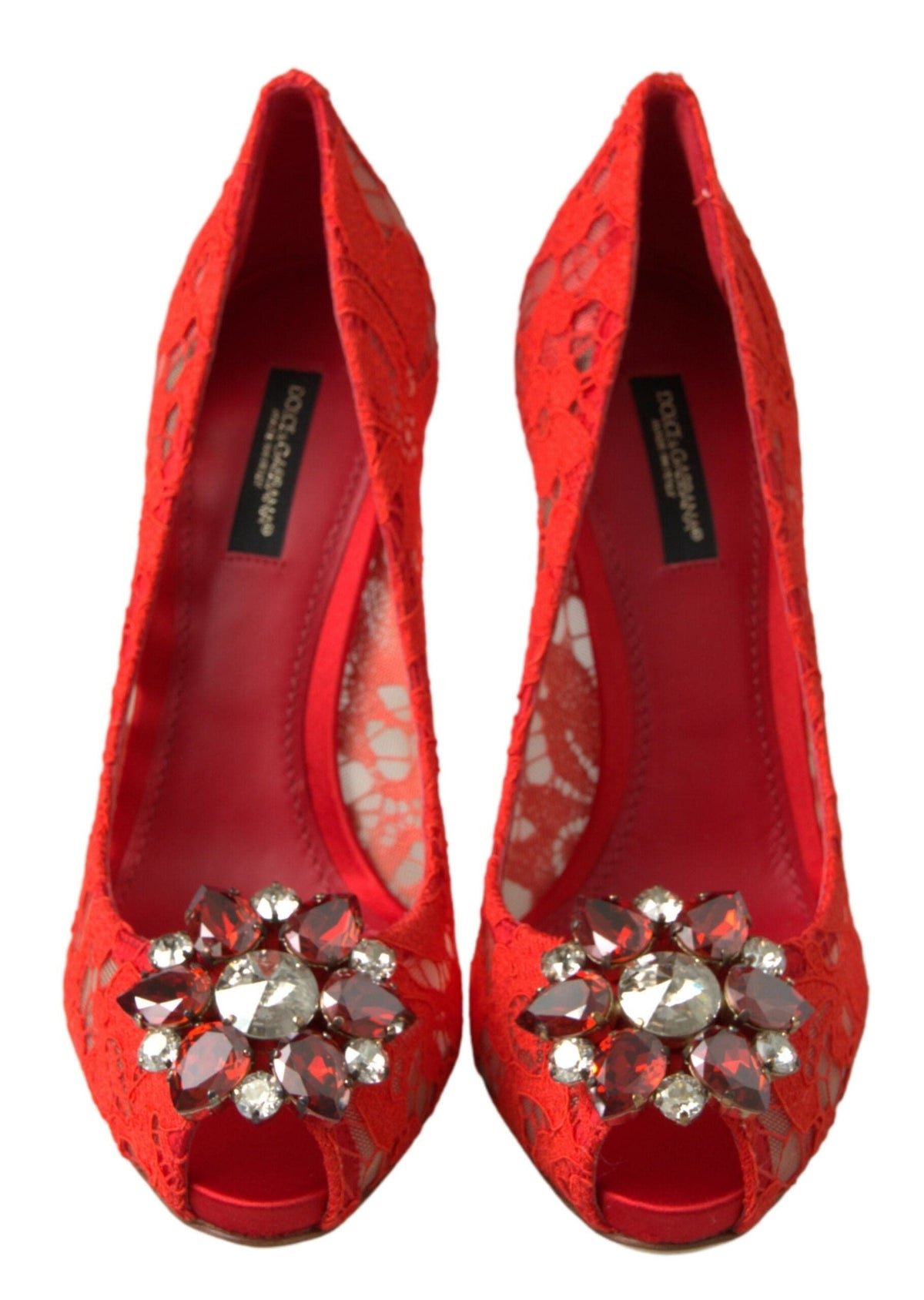 Tacones elegantes de encaje rojo con adornos de cristal de Dolce &amp; Gabbana