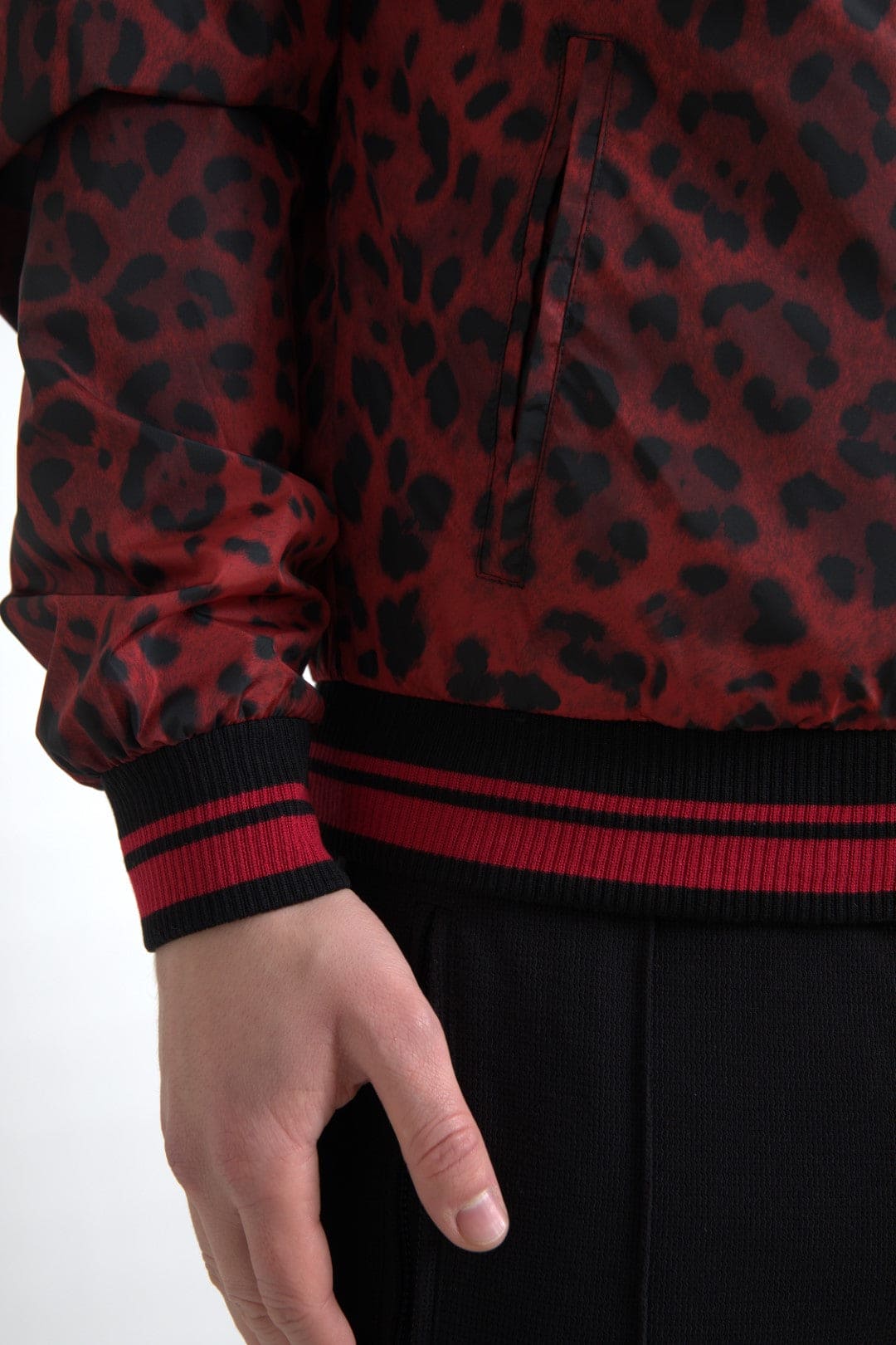 Cazadora bomber con estampado de leopardo rojo de Dolce &amp; Gabbana