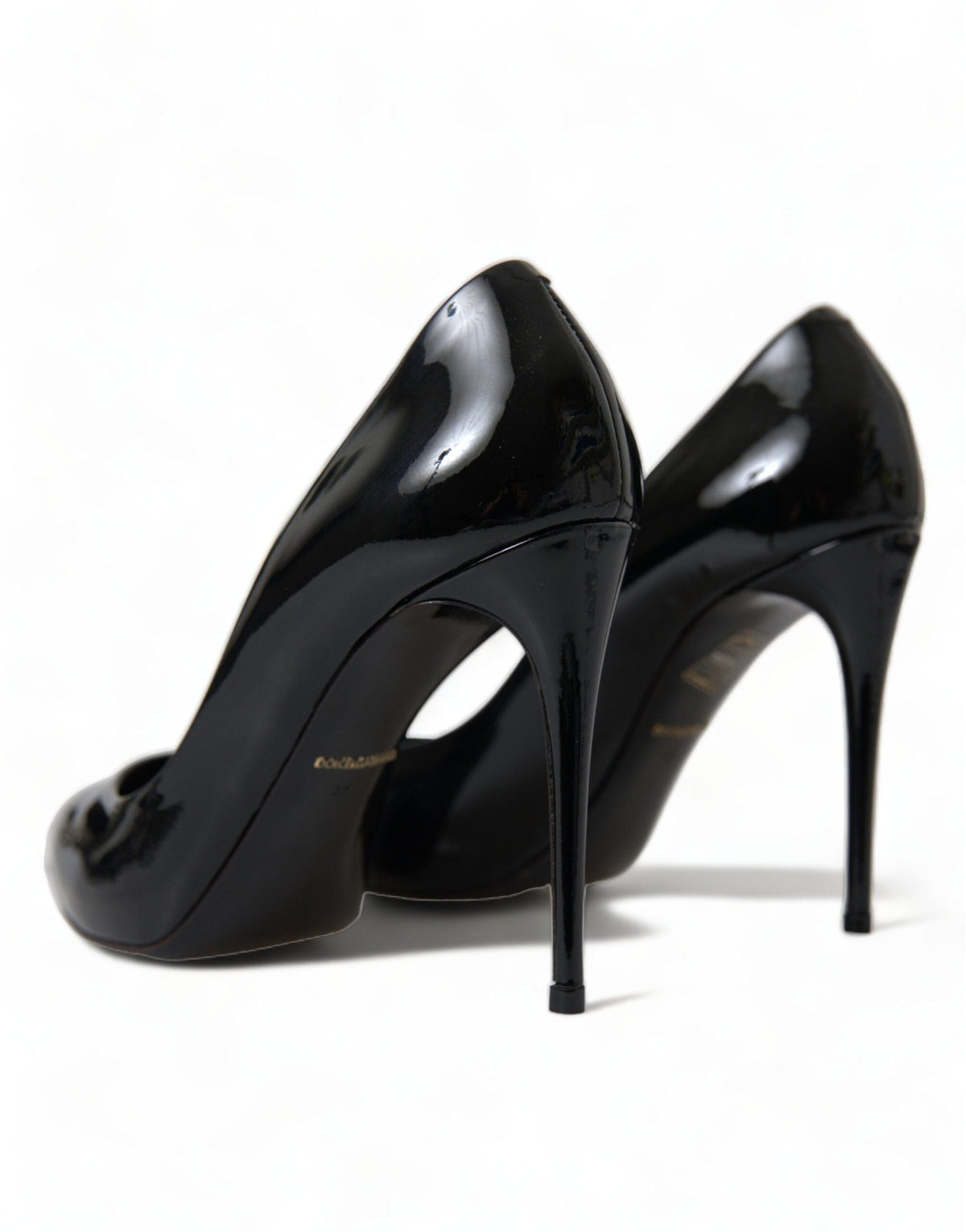 Elegantes tacones de aguja de charol negro de Dolce &amp; Gabbana