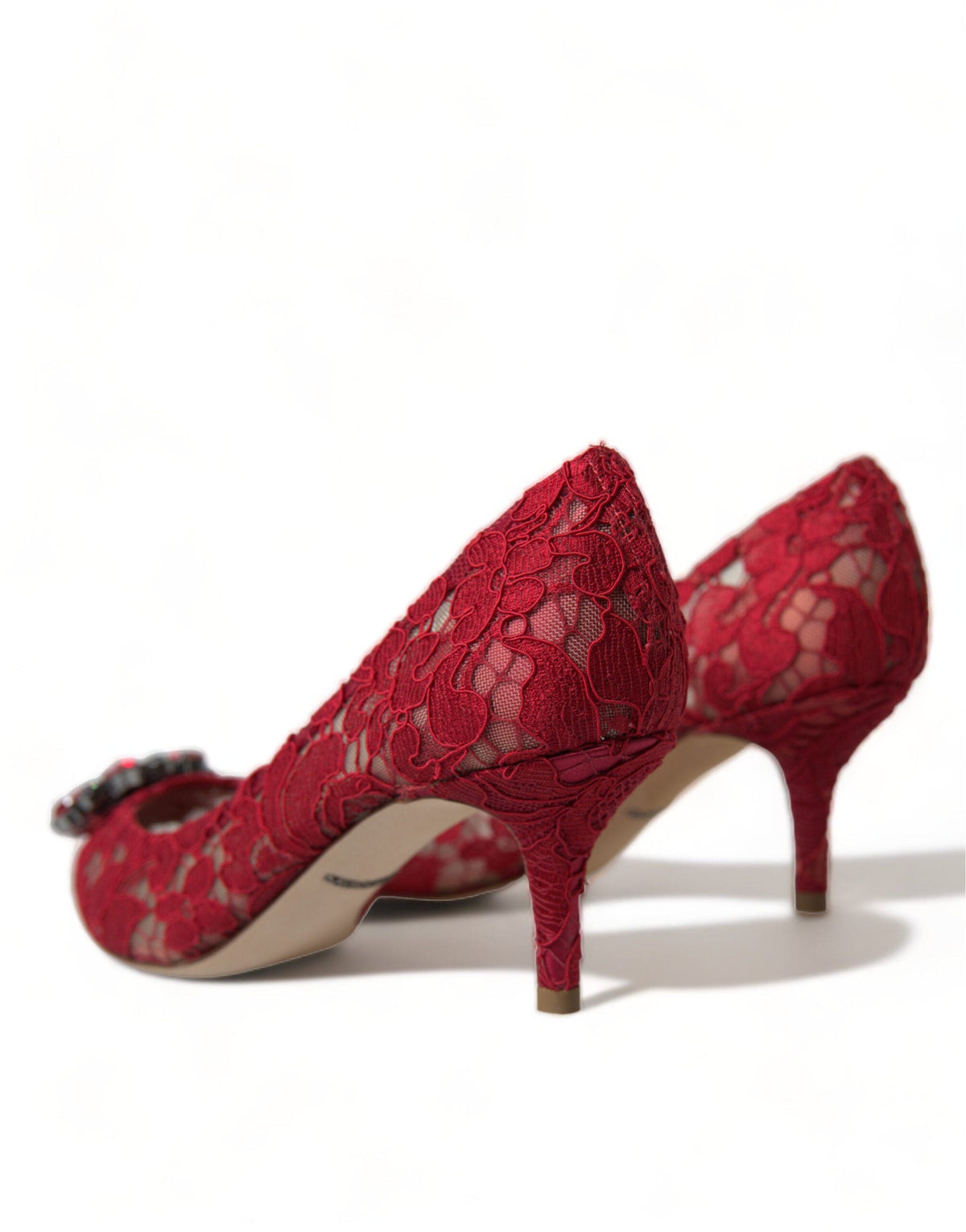 Tacones de encaje rojo radiante con cristales de Dolce &amp; Gabbana