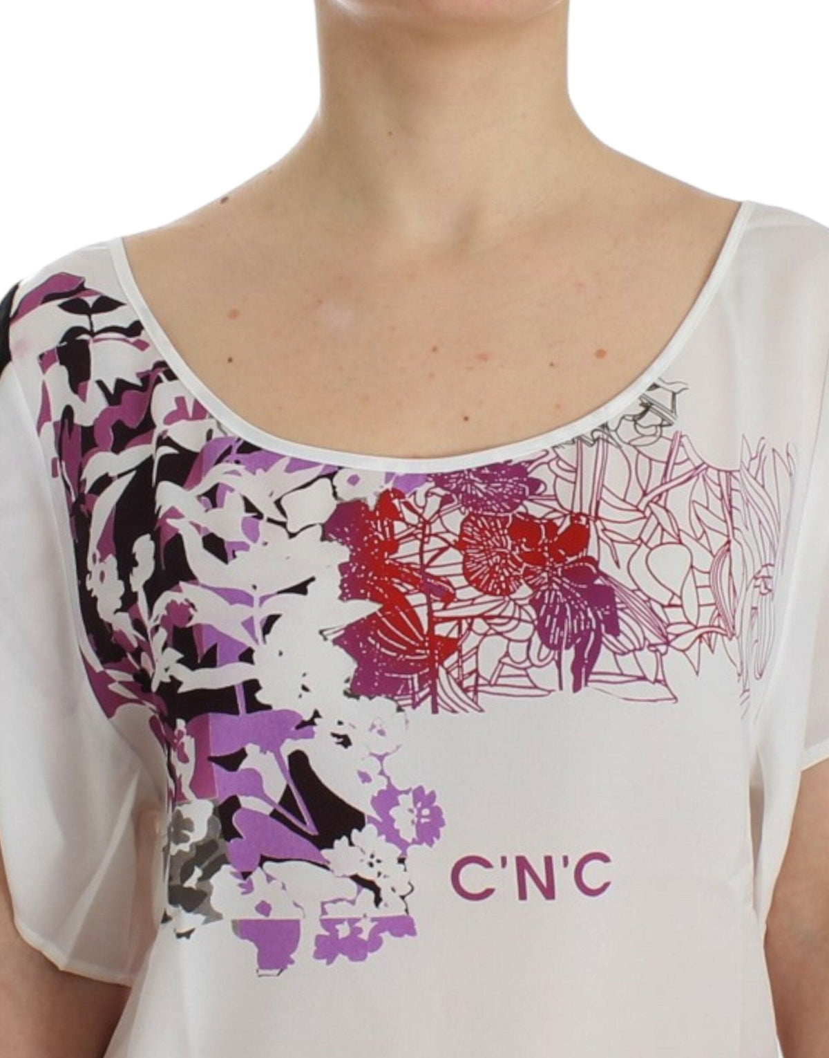 Camiseta con cuello en V y estampado de motivos nacionales elegantes de Costume National