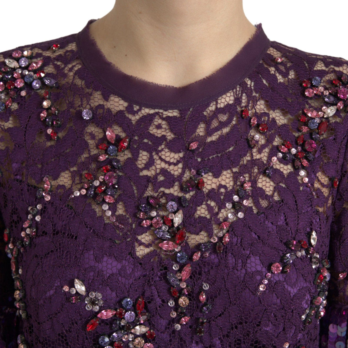 Robe élégante en dentelle florale violette et cristaux Dolce &amp; Gabbana