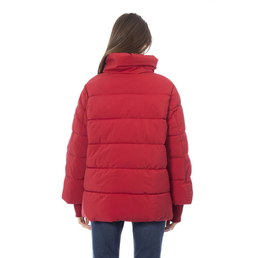 Chaqueta corta de plumas con capucha color rojo elegante de Baldinini Trend