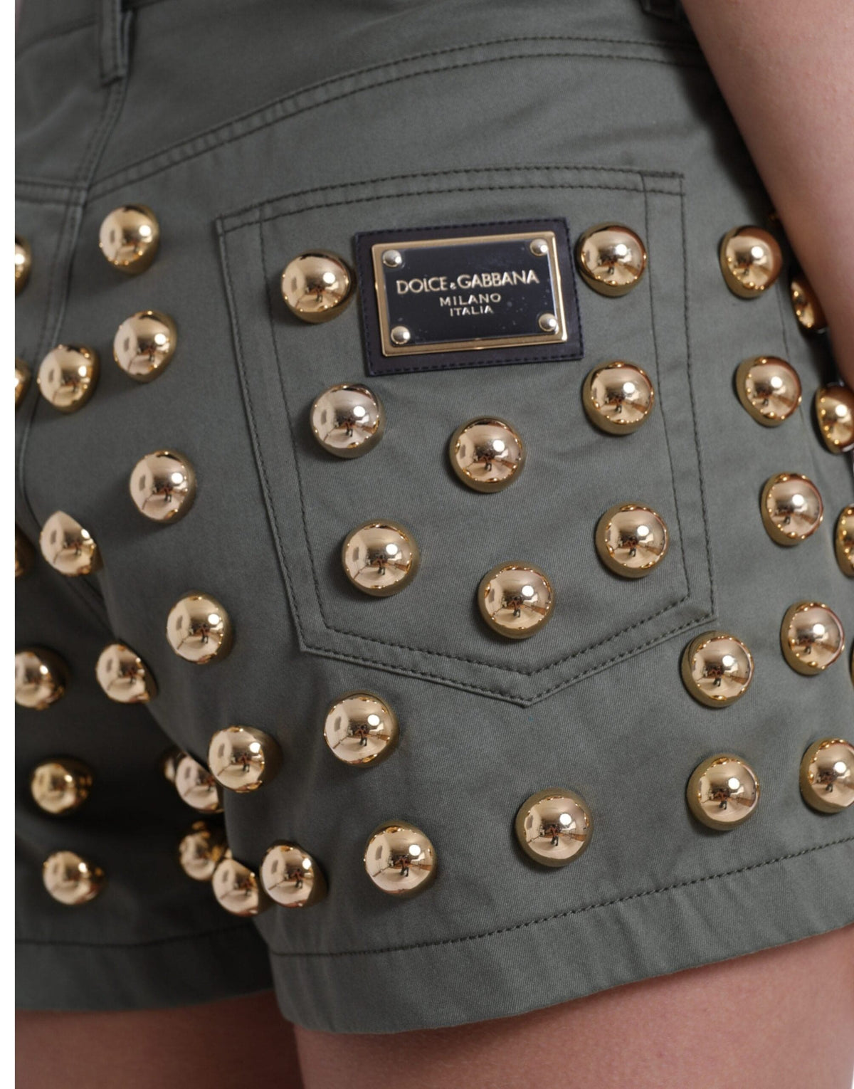 Shorts de cintura alta adornados con detalles en color esmeralda de Dolce &amp; Gabbana