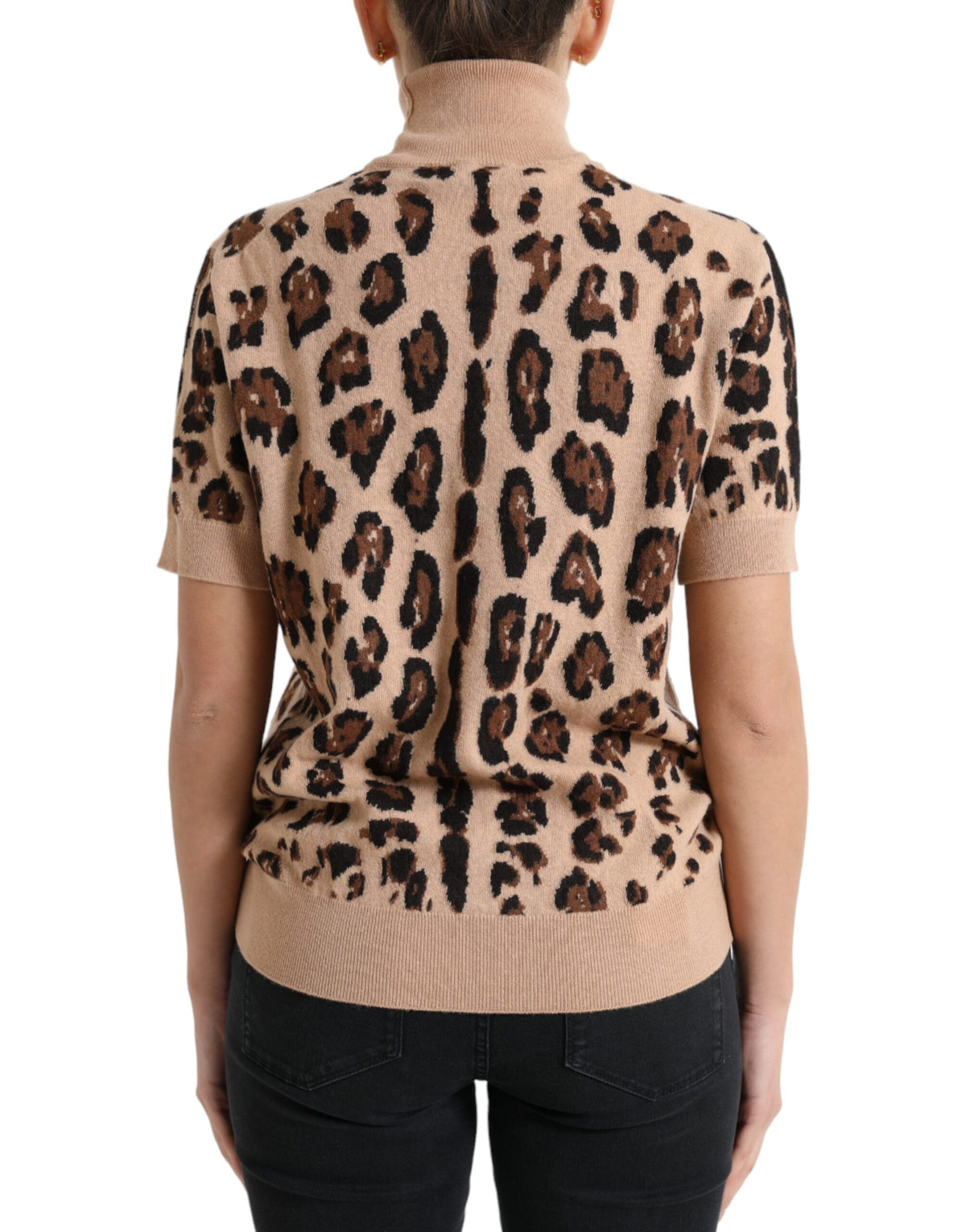 Elegante top de cuello alto de lana con estampado de leopardo en beige de Dolce &amp; Gabbana