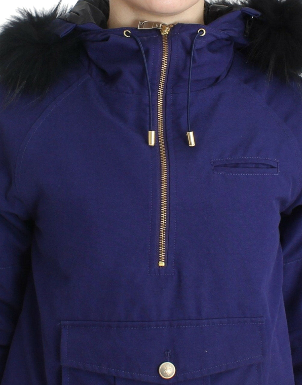 Chaqueta elegante K-Way azul con detalles de piel sintética de GF Ferre