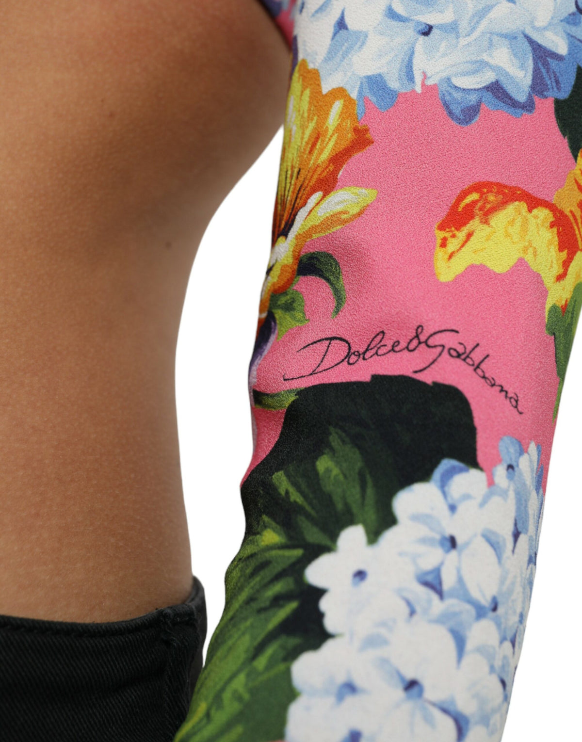 Top corto elegante con estampado floral de Dolce &amp; Gabbana