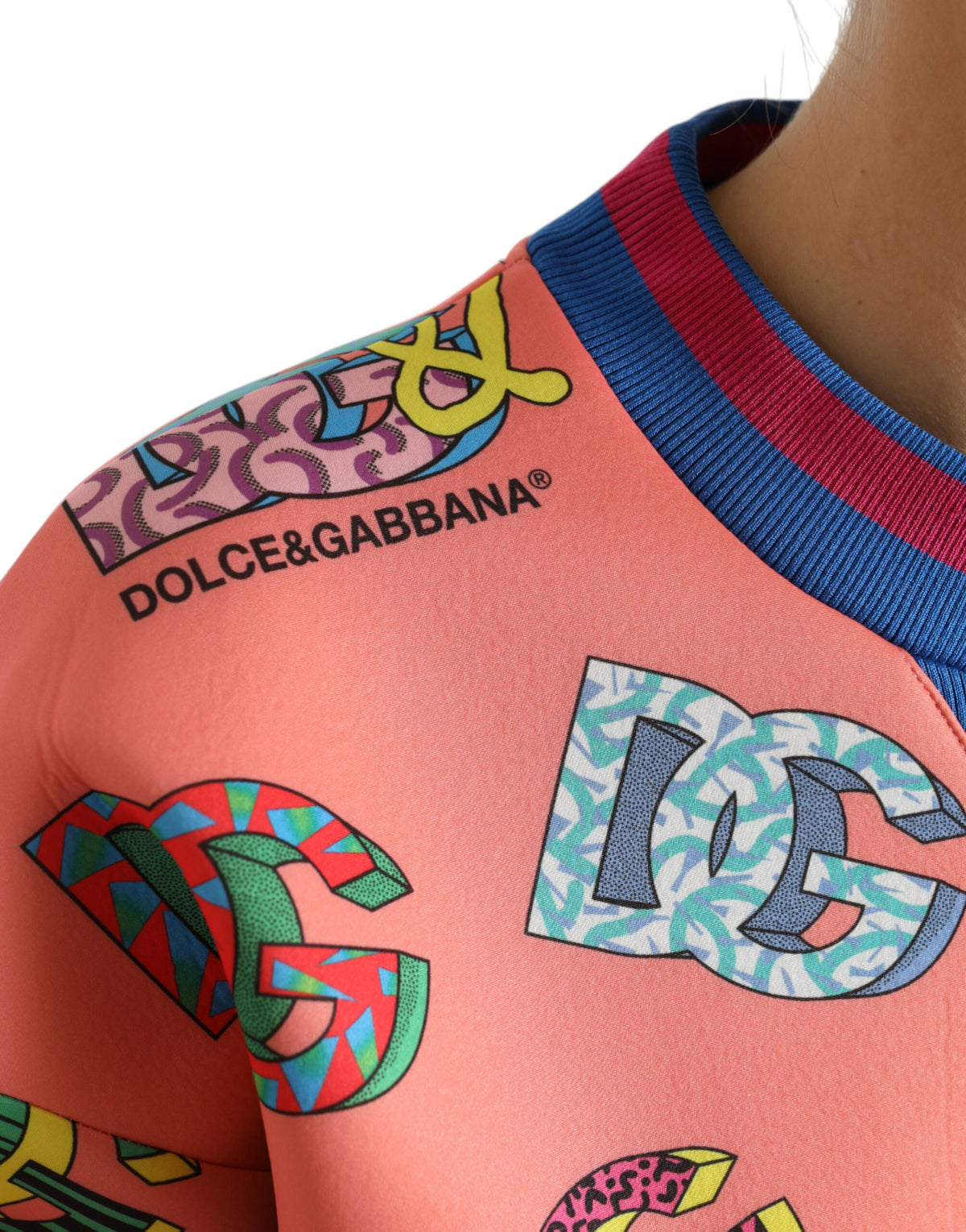 Suéter con logotipo en rosa salmón de Dolce &amp; Gabbana: cuello redondo elegante