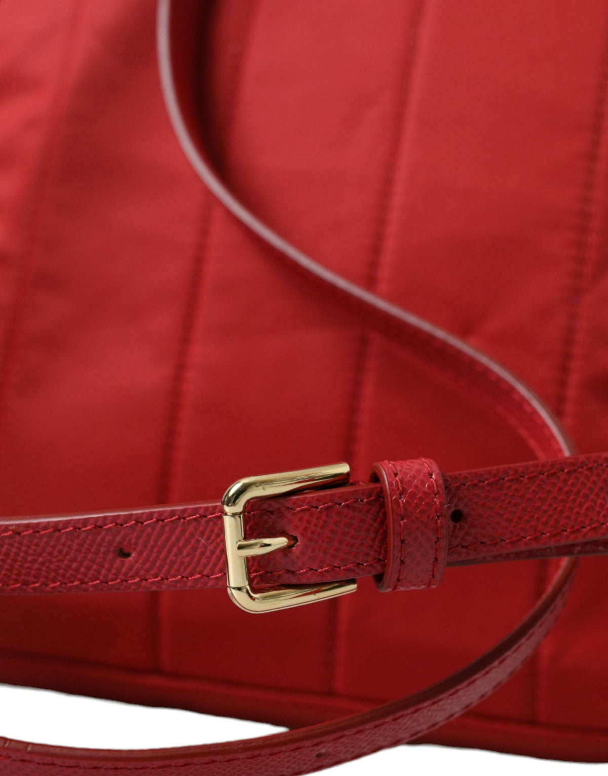 Mochila roja adornada con detalles dorados de Dolce &amp; Gabbana