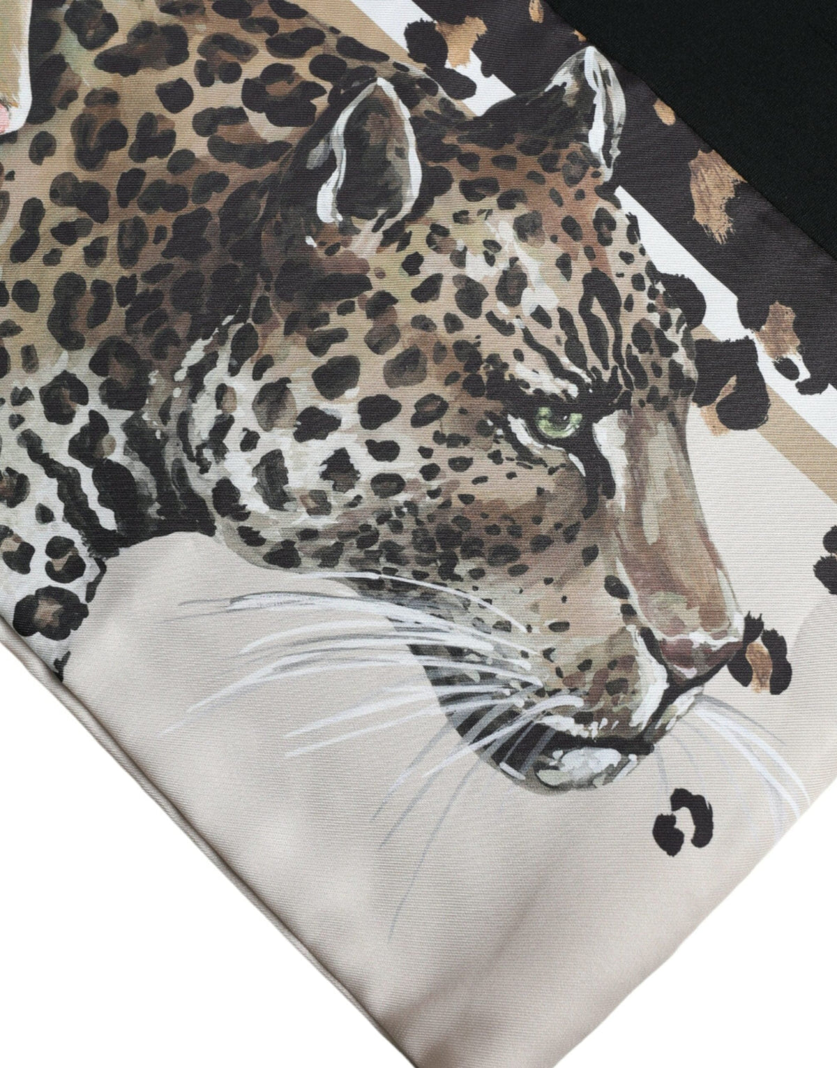 Camiseta elegante con cuello redondo y estampado de leopardo de Dolce &amp; Gabbana