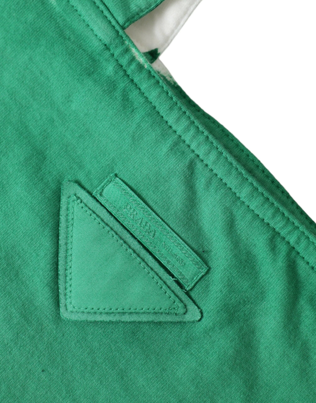 Bolso de mano elegante de tela verde de Prada