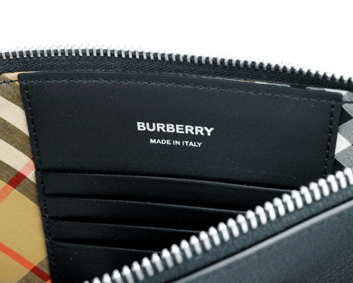 Bolso bandolera de piel negra con monograma Peyton de Burberry