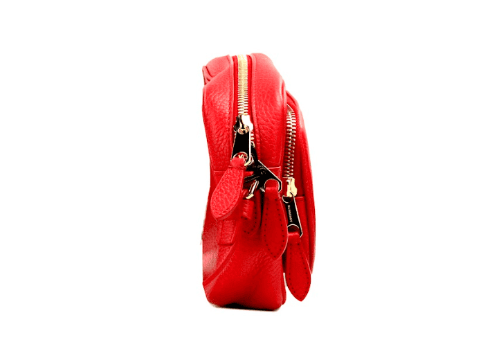 Petit sac bandoulière pour appareil photo en cuir grainé rouge vif de marque Burberry