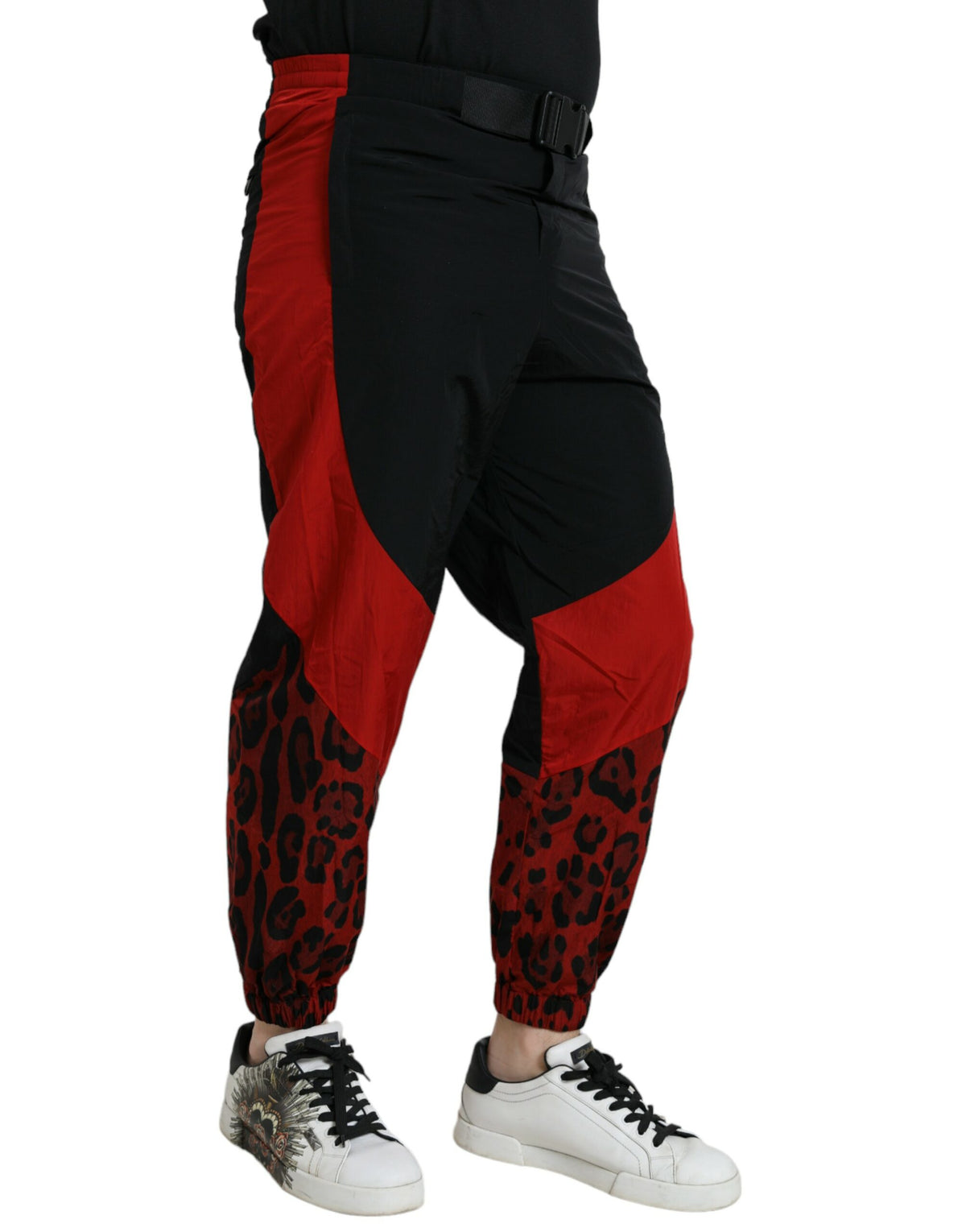 Pantalones jogger de nailon con estampado de leopardo en rojo y negro de Dolce &amp; Gabbana