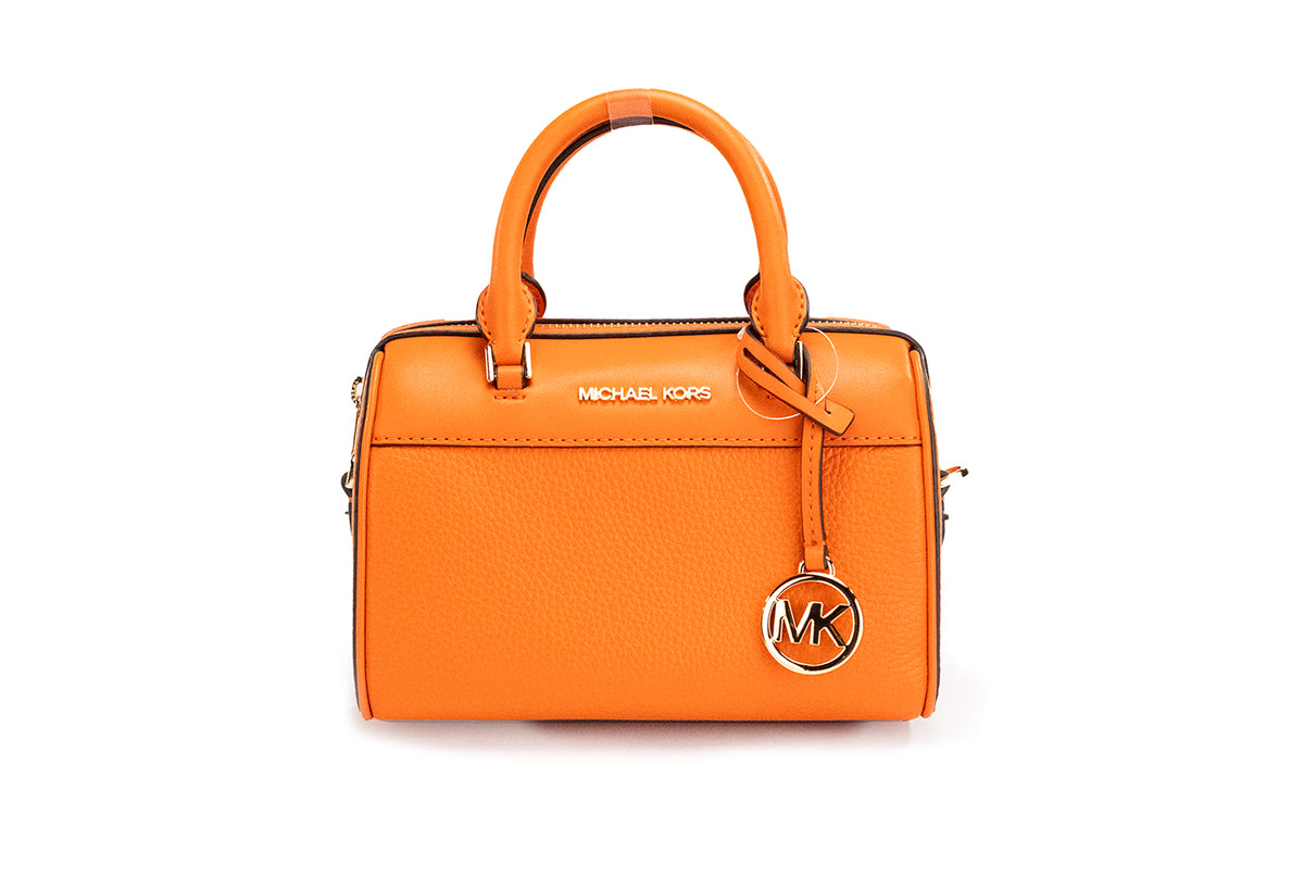 Bolso bandolera tipo duffle de piel granulada Poppy Travel XS de Michael Kors