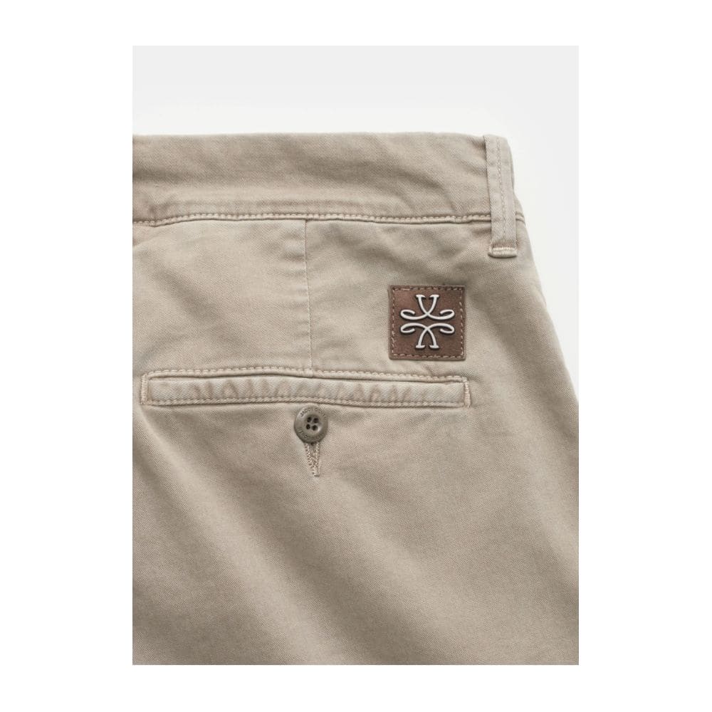 Pantalones chinos de algodón beige de Jacob Cohen: corte entallado y elegancia