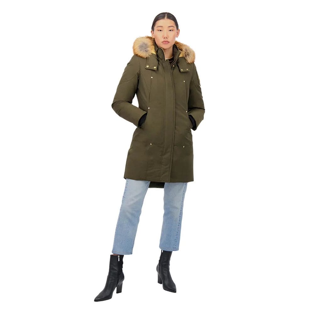 Parka Stirling con adornos dorados y piel de zorro azul de Moose Knuckles