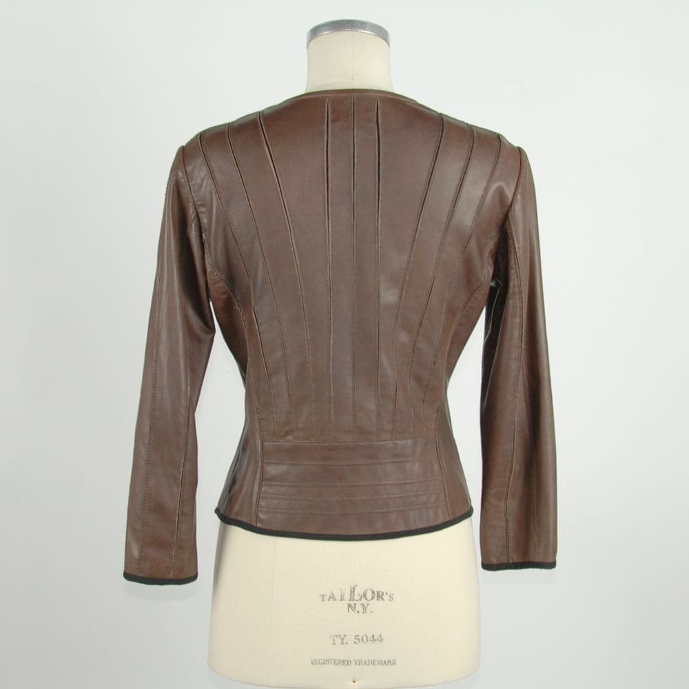 Chaqueta de cuero elegante y ajustada de Emilio Romanelli