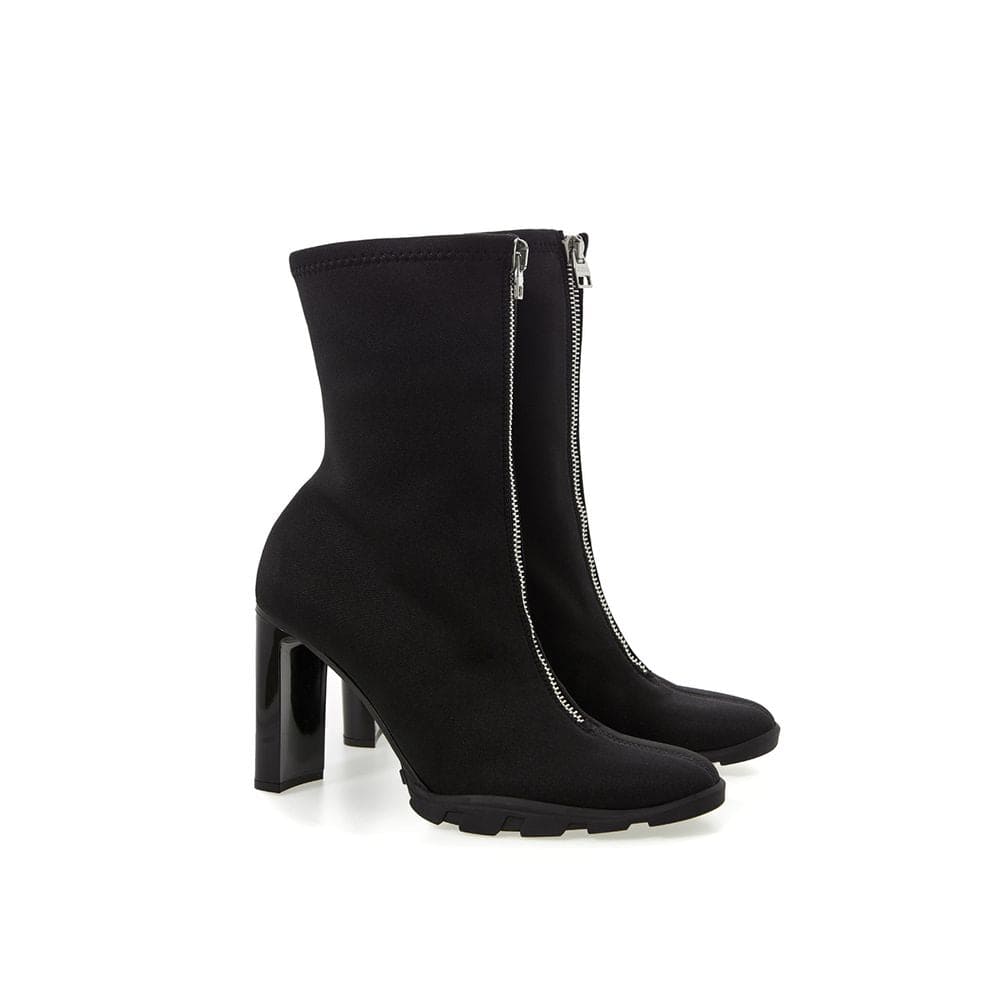 Botas elegantes de piel de neopreno de Alexander McQueen