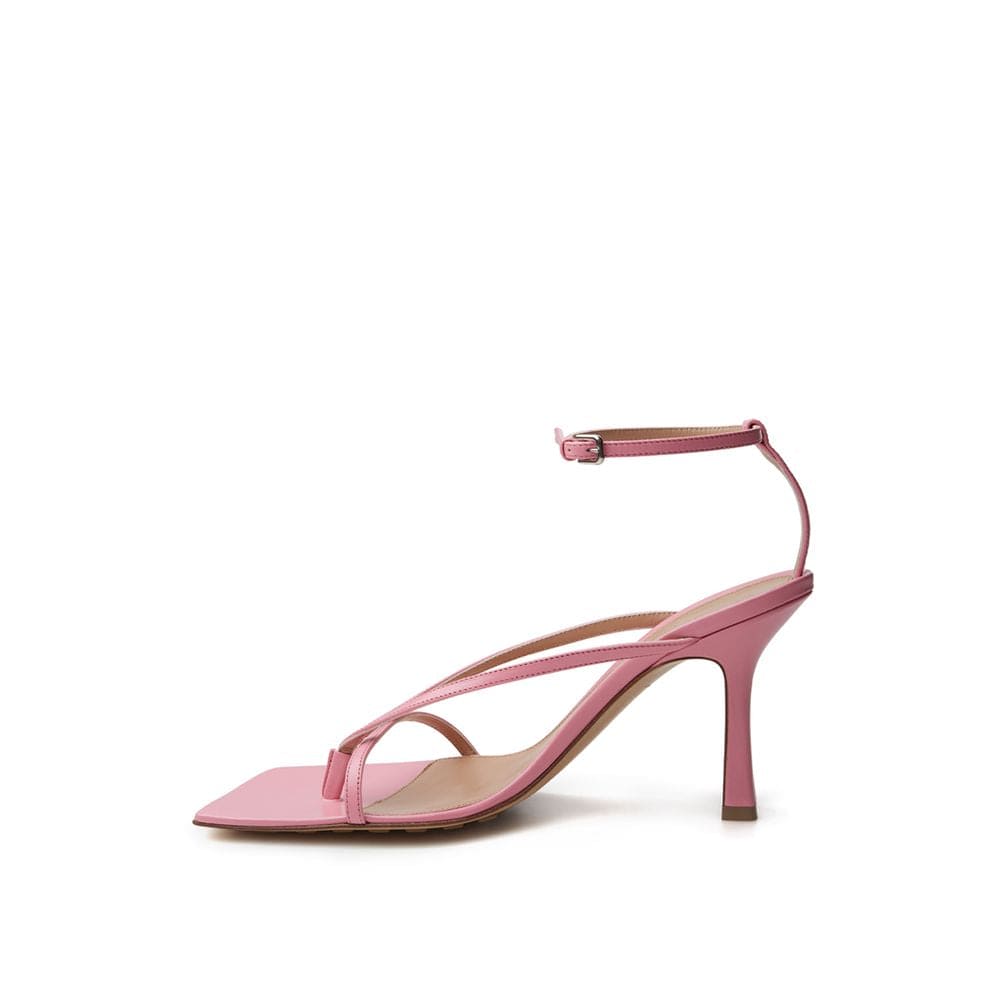 Sandalias elegantes de piel rosa de Bottega Veneta para un estilo sofisticado