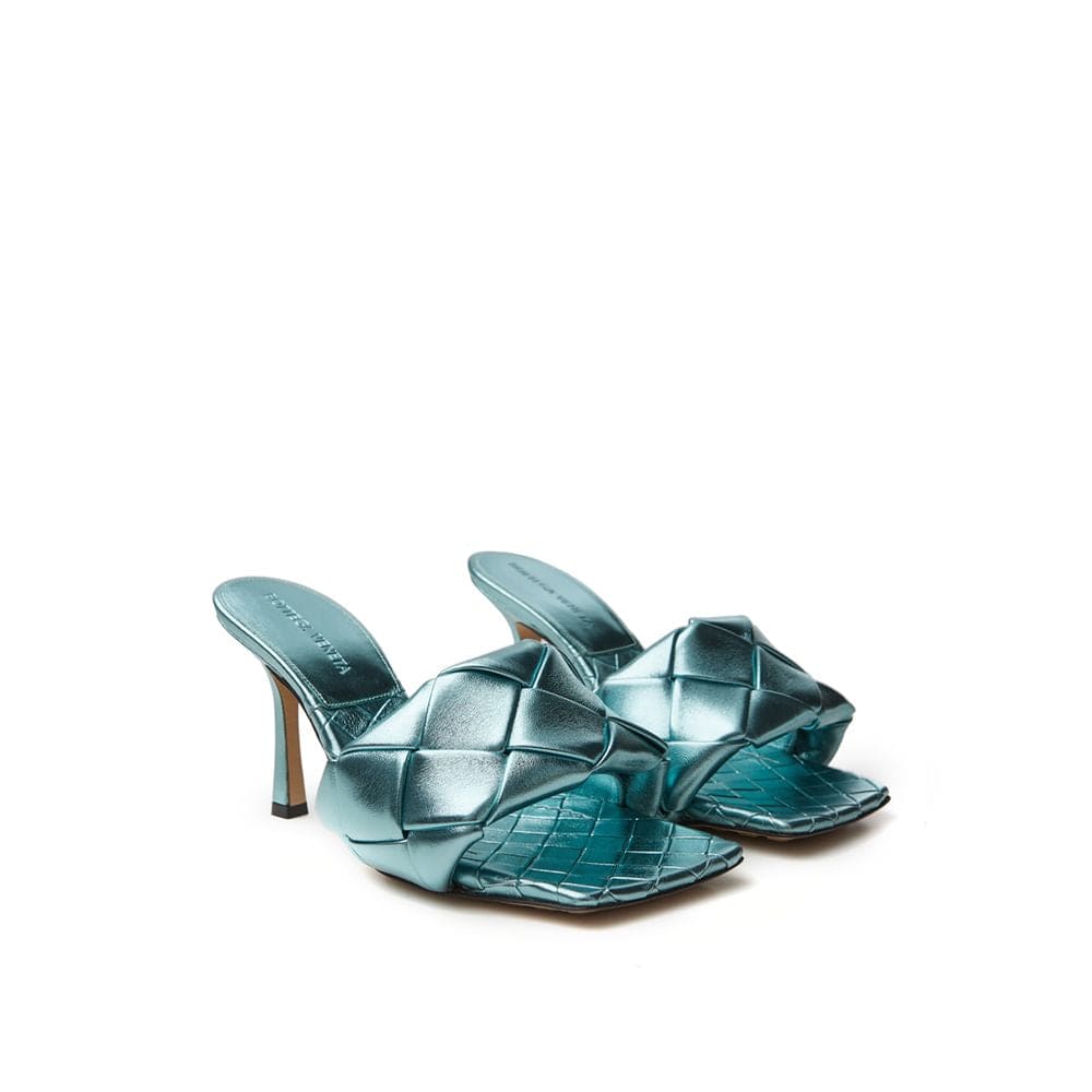 Sandalias elegantes de piel azul claro de Bottega Veneta