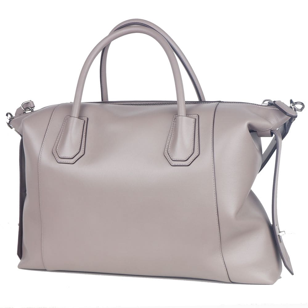 Bolso bandolera de piel gris de Givenchy