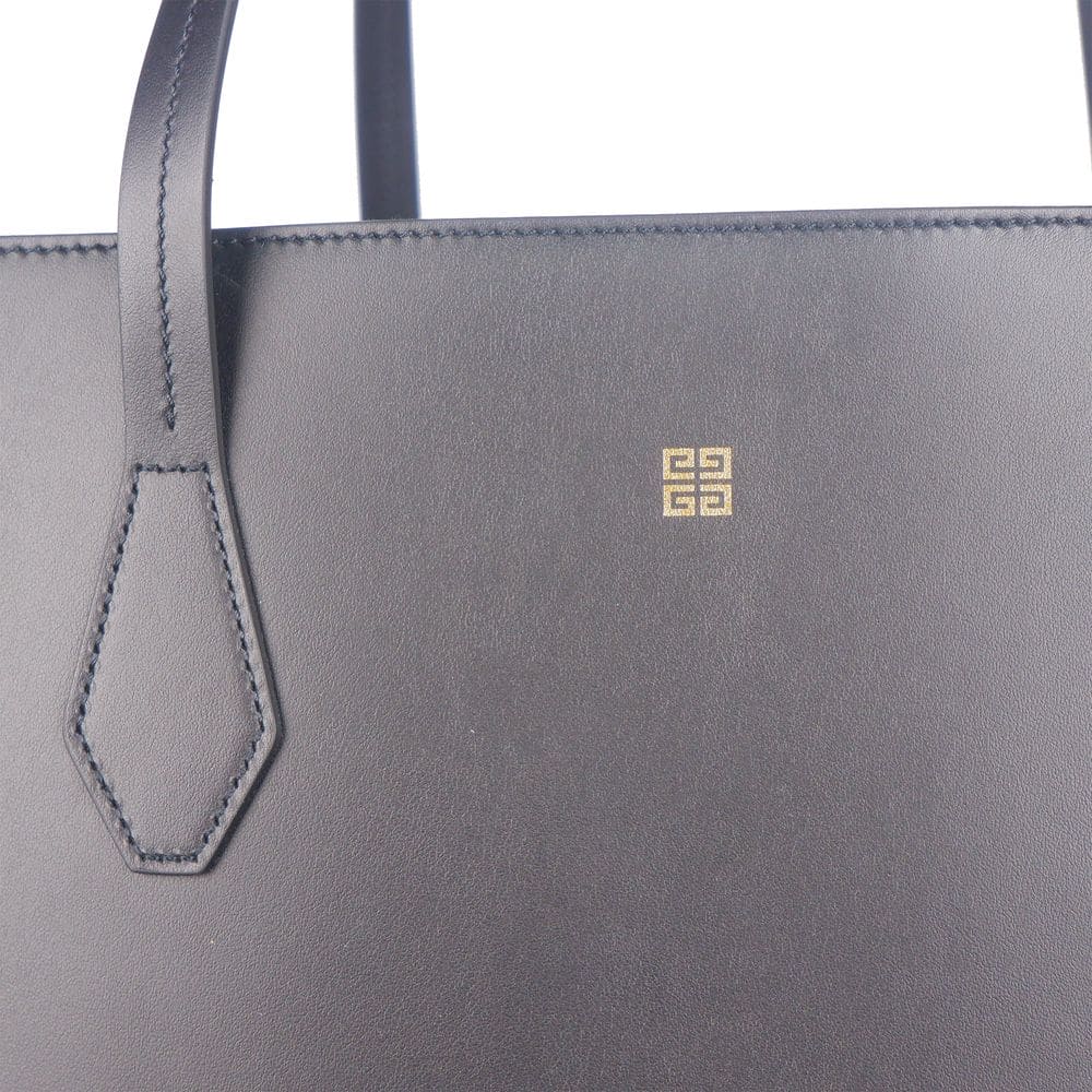 Bolso bandolera de piel negra de Givenchy