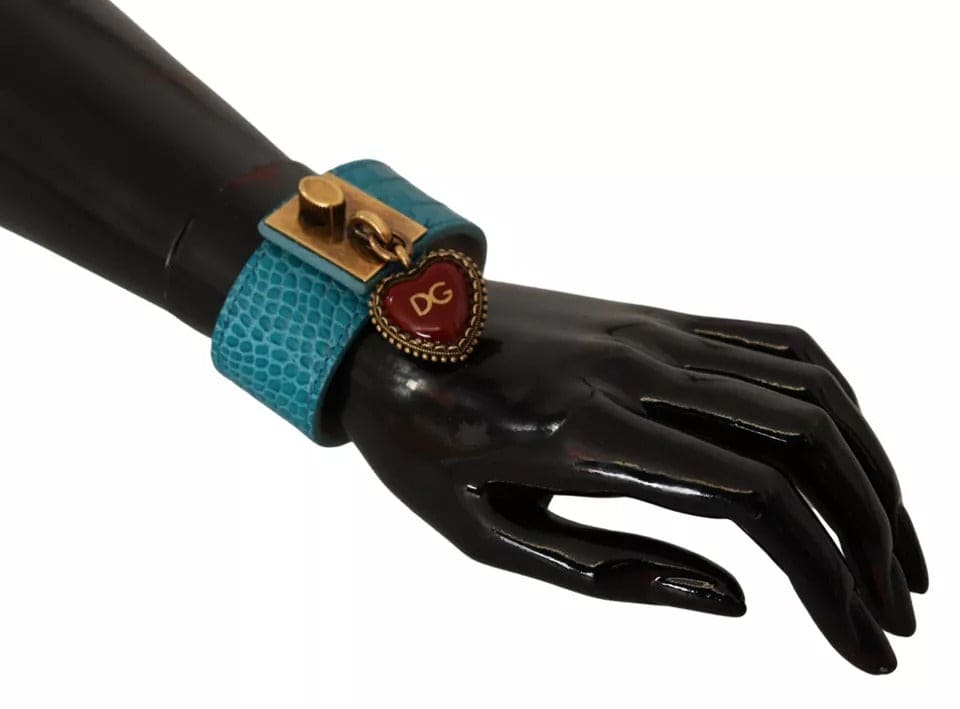 Pulsera ancha con colgante de corazón dorado y cuero azul de Dolce &amp; Gabbana