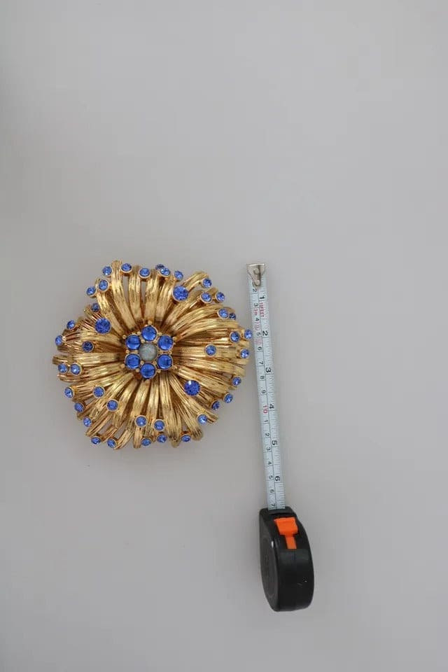 Broche de joyería adornado con cristales azules y latón dorado de Dolce &amp; Gabbana