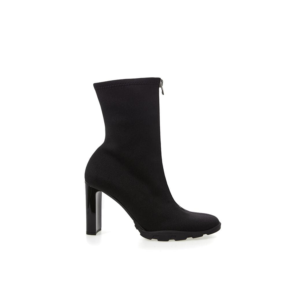 Botas elegantes de piel de neopreno de Alexander McQueen