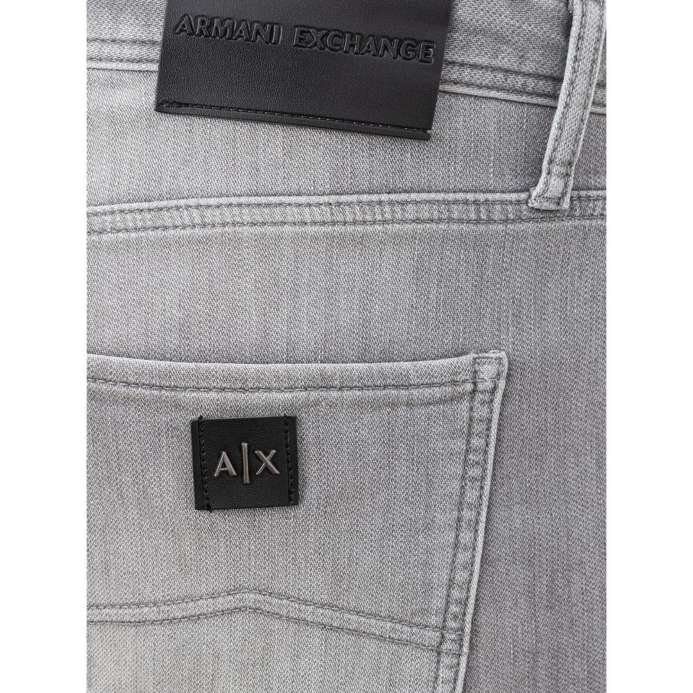 Prendas básicas de mezclilla de algodón gris elegante de Armani Exchange