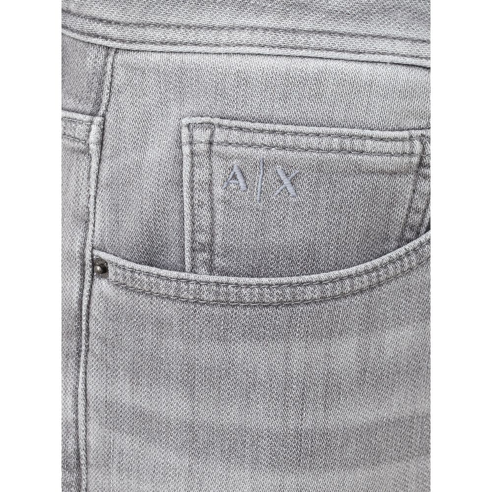 Prendas básicas de mezclilla de algodón gris elegante de Armani Exchange