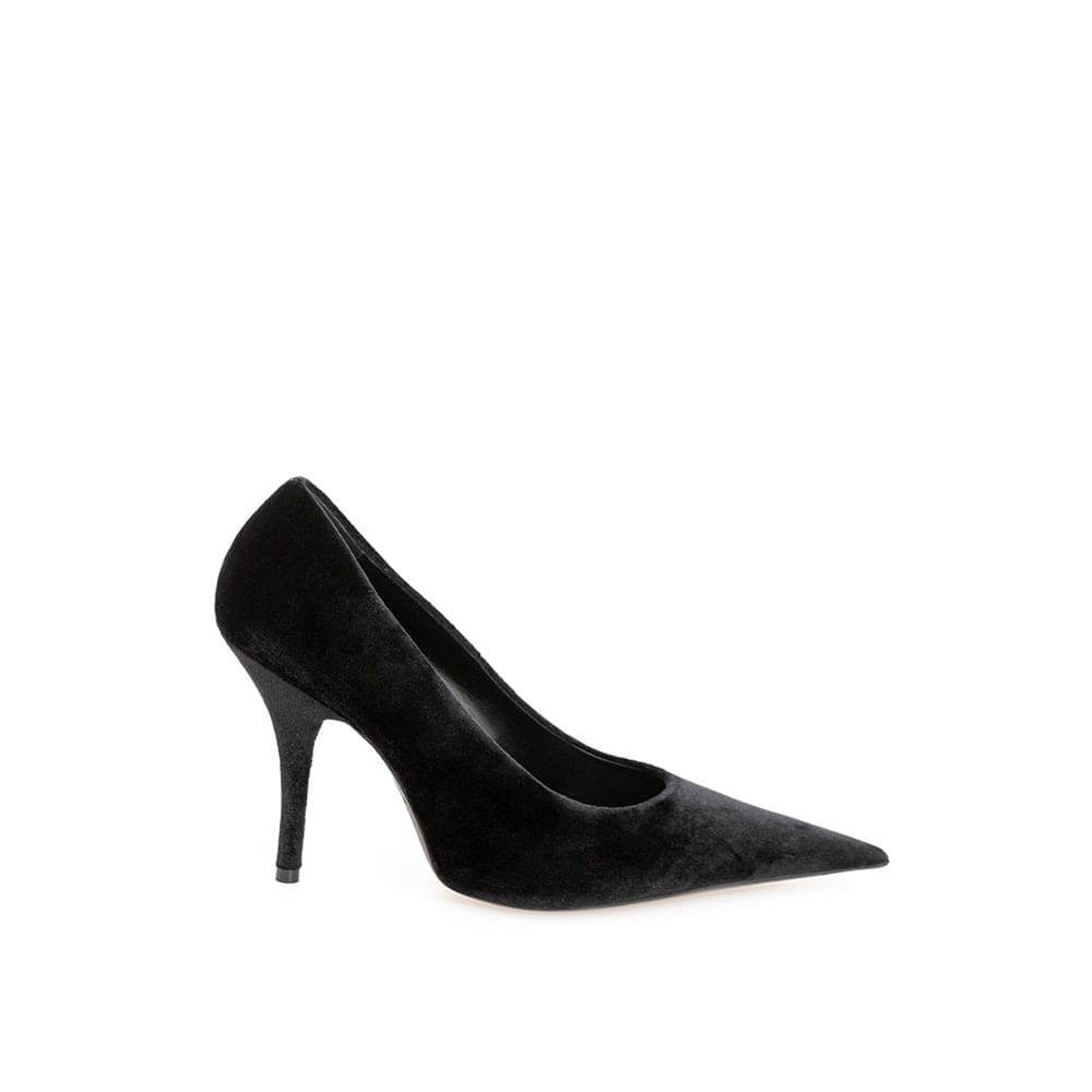 Elegantes zapatos negros de tacón de terciopelo de Balenciaga