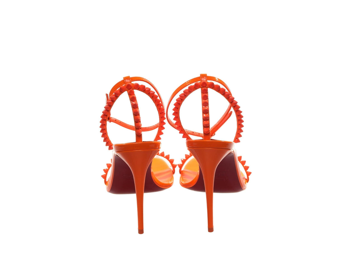 Christian Louboutin So Me 100 - Tacones altos con tiras y tachuelas de charol en color naranja