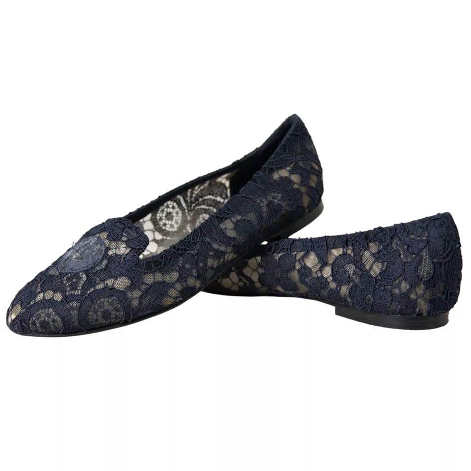 Zapatos planos sin cordones con encaje Taormina en azul oscuro de Dolce &amp; Gabbana