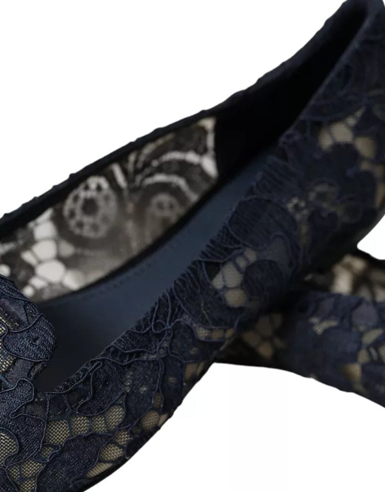 Zapatos planos sin cordones con encaje Taormina en azul oscuro de Dolce &amp; Gabbana