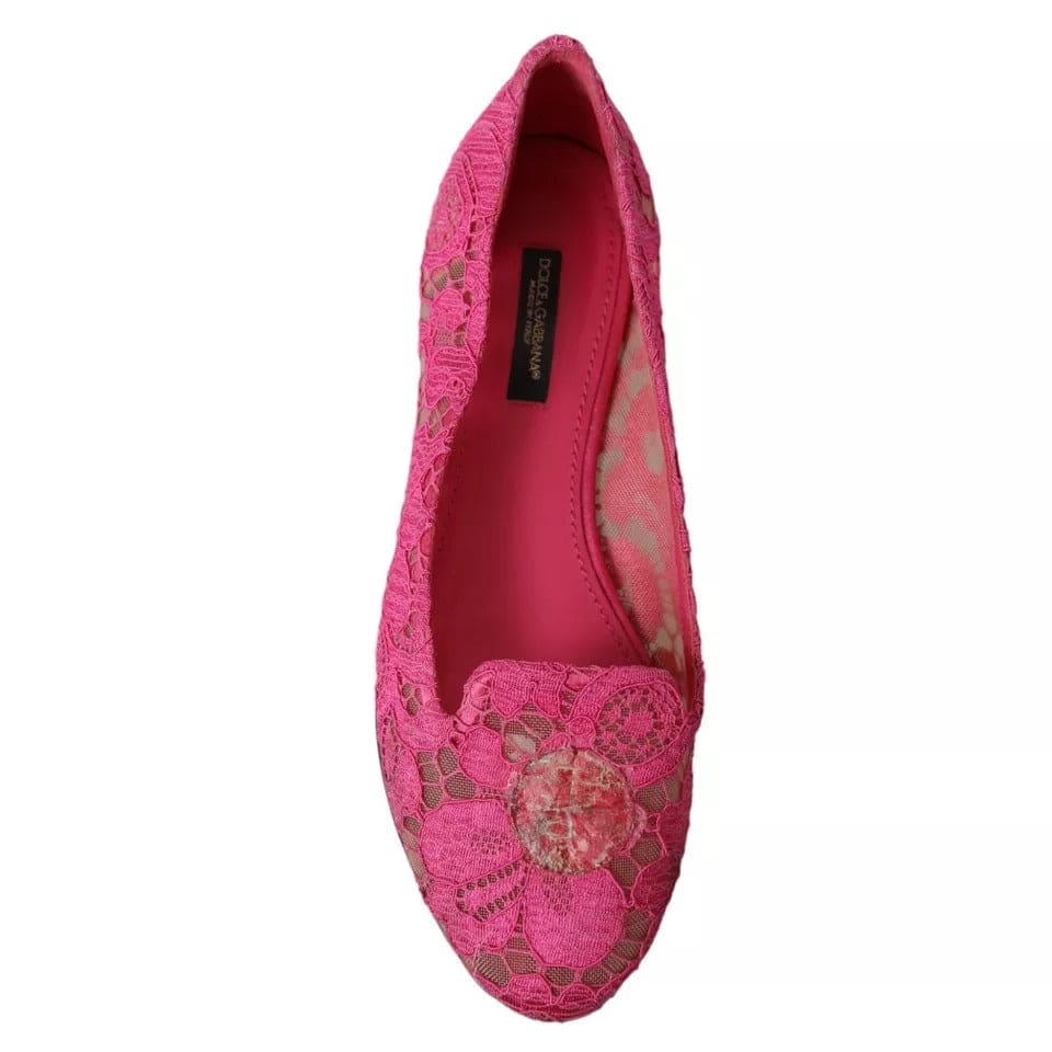 Zapatos planos sin cordones con encaje Taormina en color rosa de Dolce &amp; Gabbana