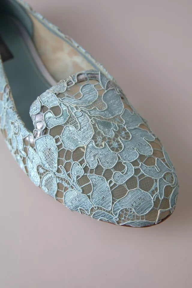 Mocassins plats en dentelle fleurie bleu clair Dolce &amp; Gabbana