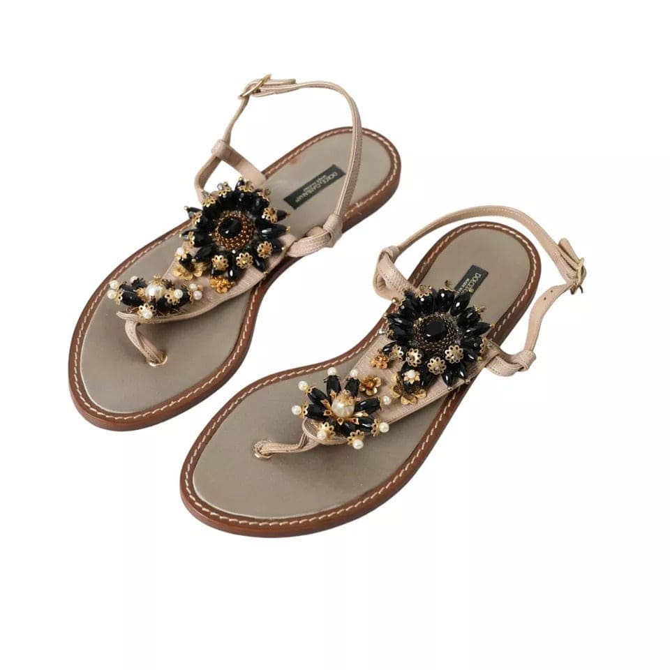 Sandalias planas con cuentas doradas y satén beige de Dolce &amp; Gabbana